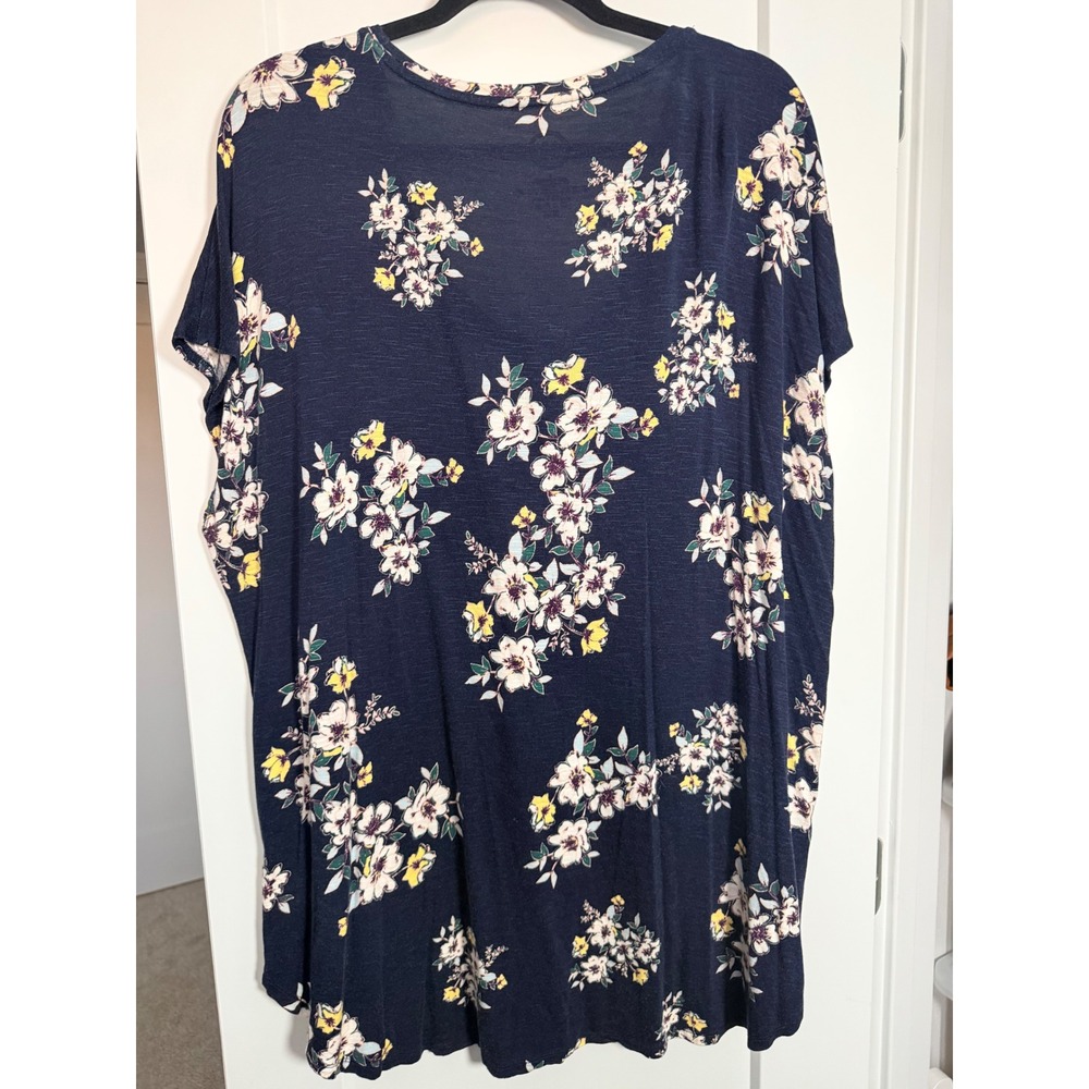 Maurices 24/7 Navy Blue Floral Pocket T-Shirt Plus Size 2x_230 - Picture 7 of 8